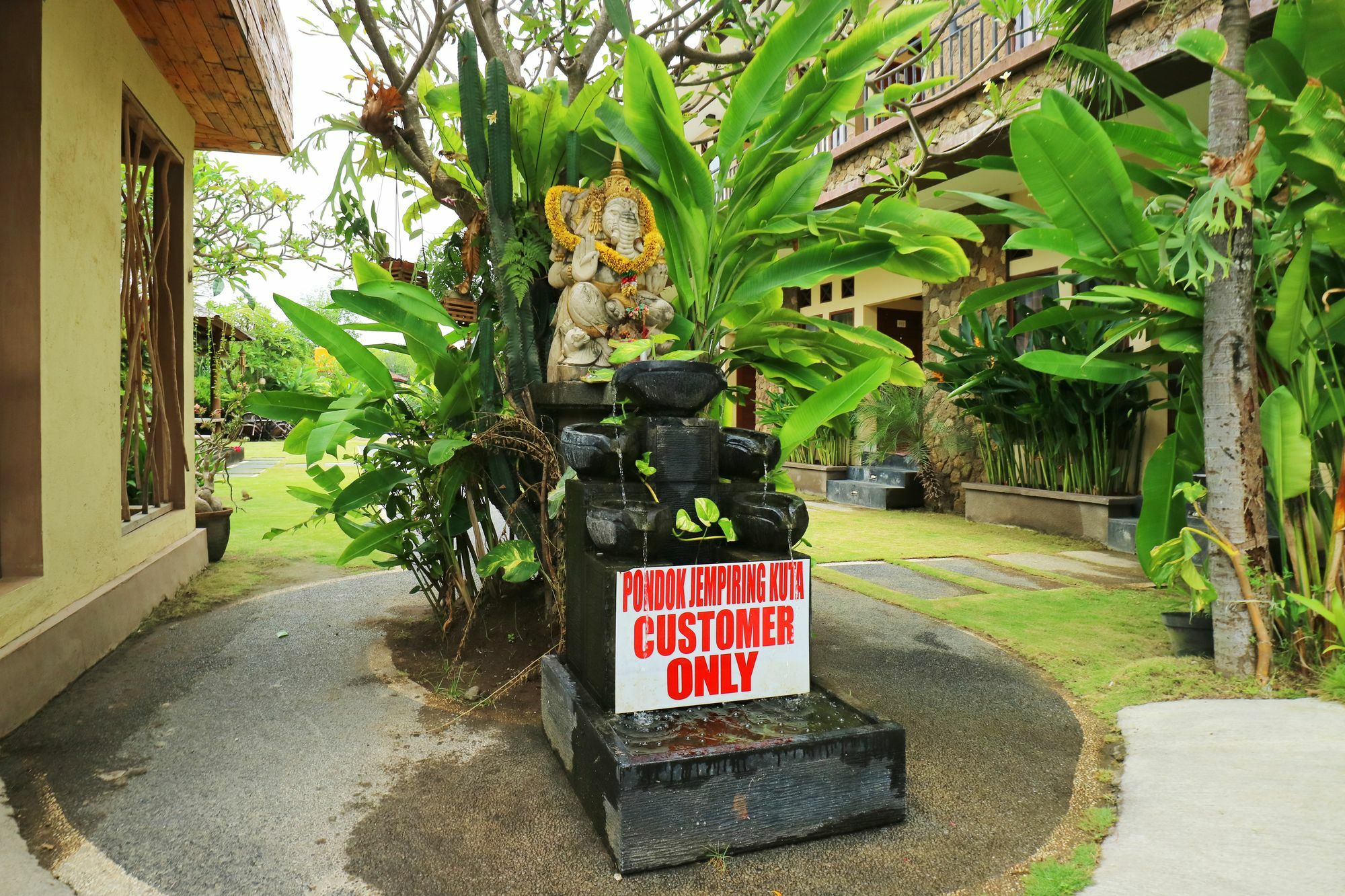 Pondok Jempiring Kuta Bali Hotel Kültér fotó